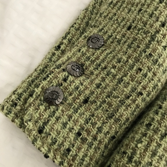 Chanel skirt suit - Picture 2 of 7